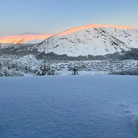 Authentic Life With Loefjell View 別荘