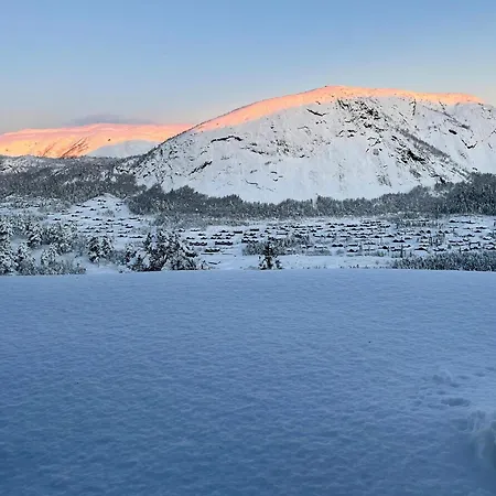 Сasa de vacaciones Authentic Life With Loefjell View